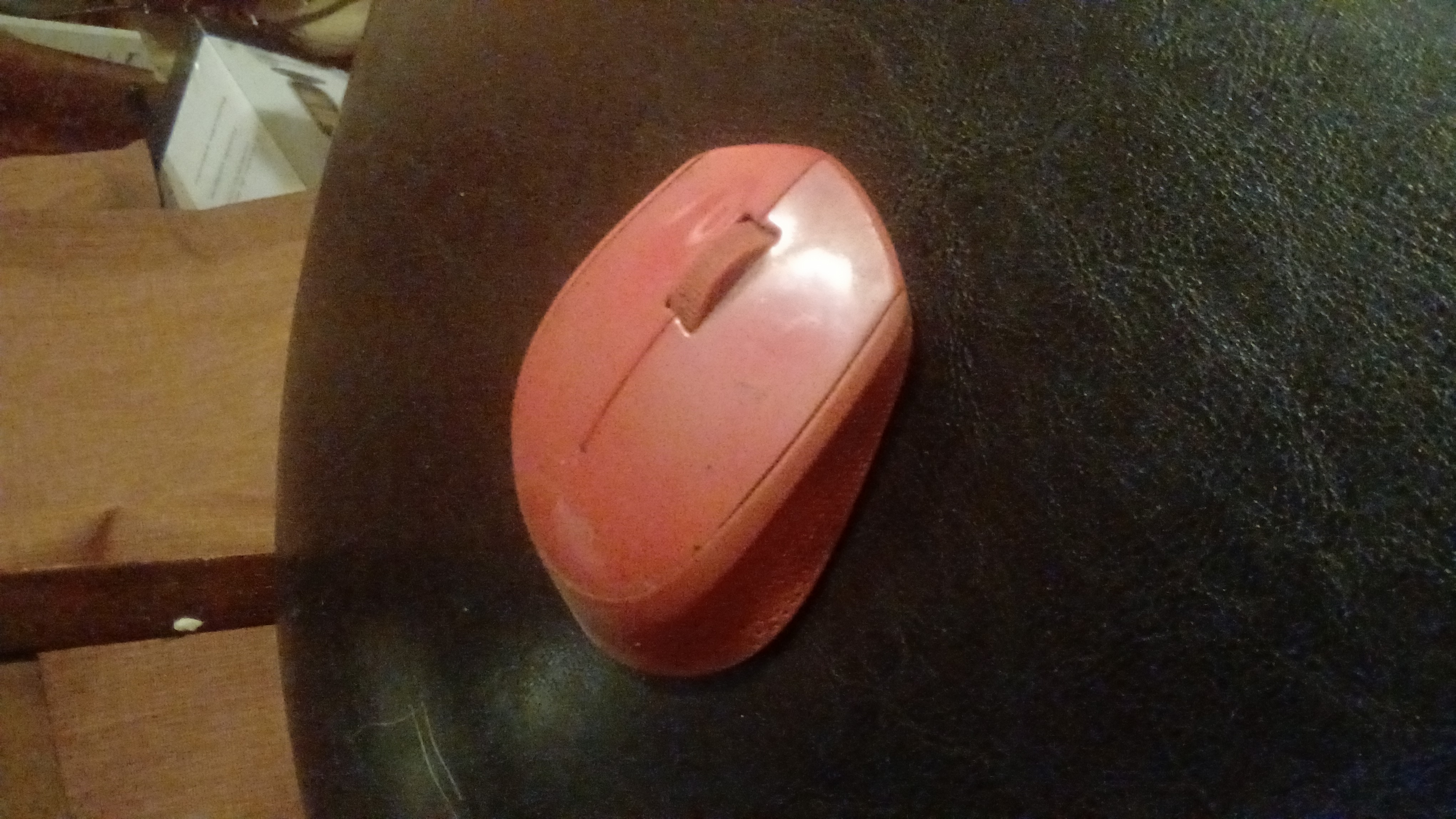 Mouse Logitech rojo